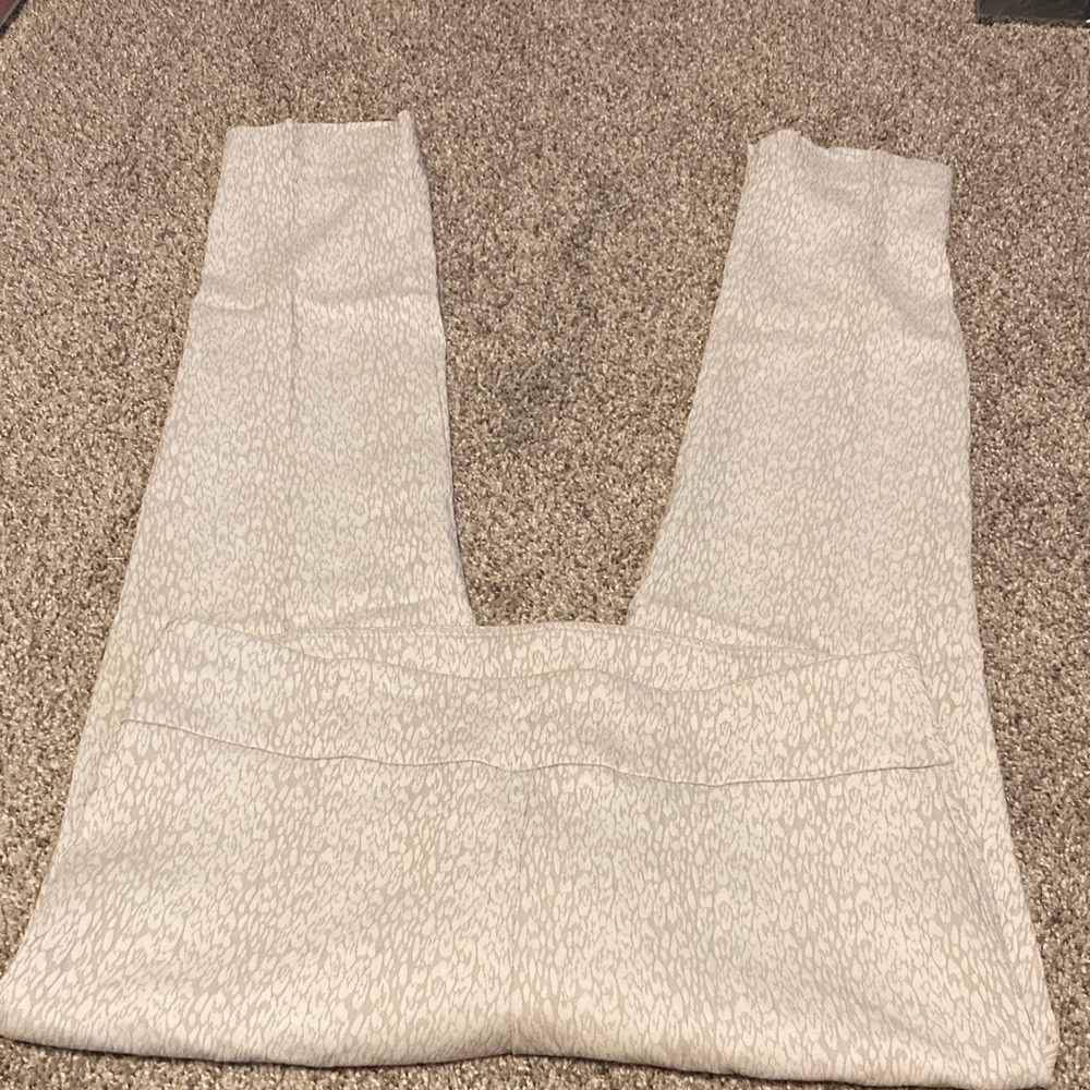 Attyre Cream Patterned leggings Pants